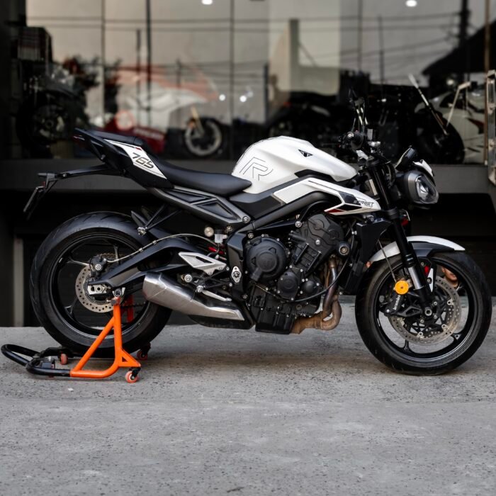 Triumph Street Triple R - Image 2