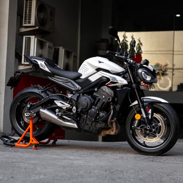 Triumph Street Triple R - Image 3