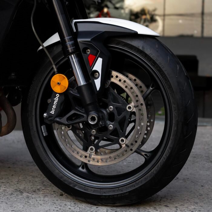 Triumph Street Triple R - Image 10