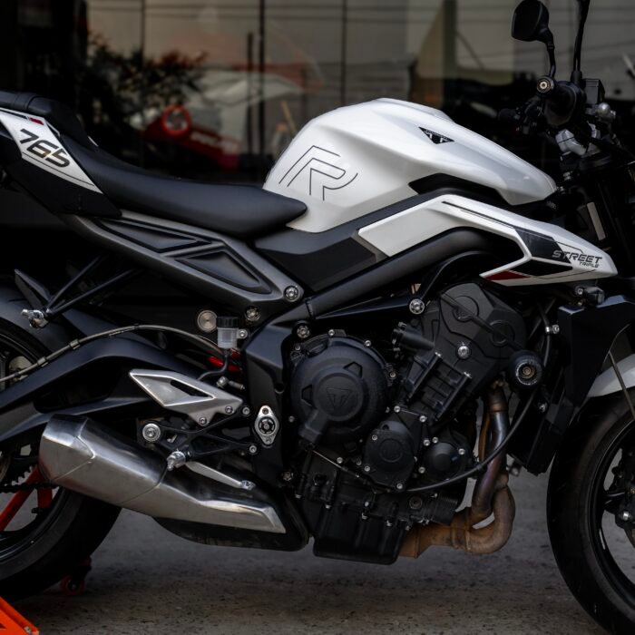 Triumph Street Triple R - Image 11