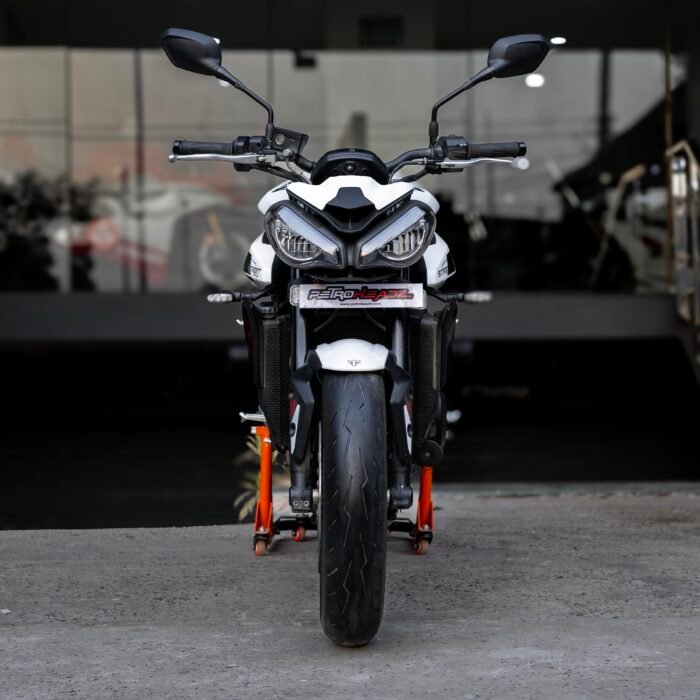 Triumph Street Triple R - Image 15