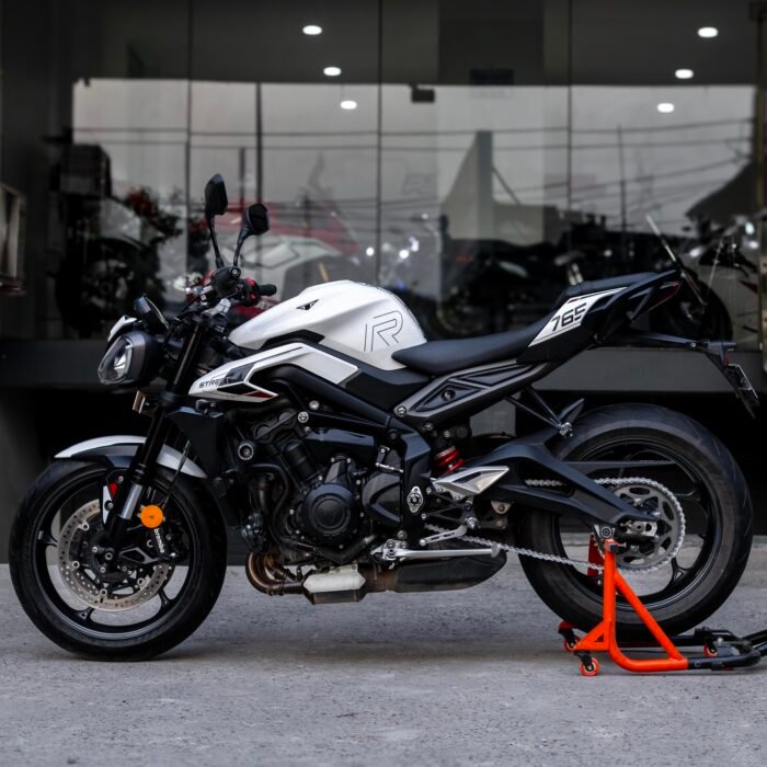 Triumph Street Triple R - Image 23