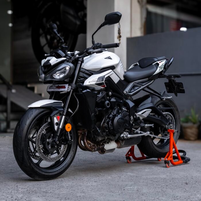 Triumph Street Triple R - Image 24