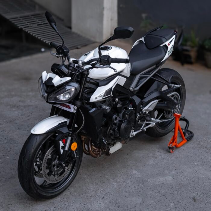 Triumph Street Triple R - Image 25