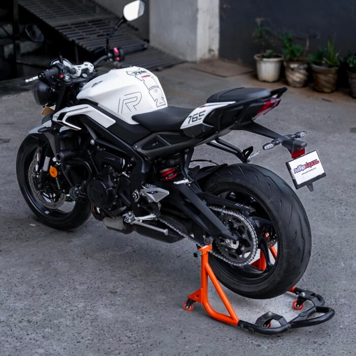 Triumph Street Triple R - Image 28