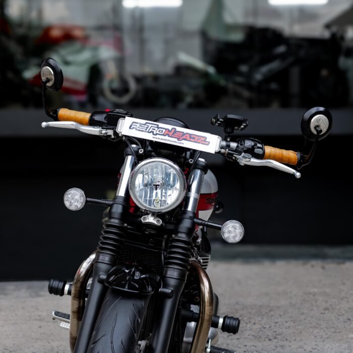Triumph Bonneville Bobber - Image 11