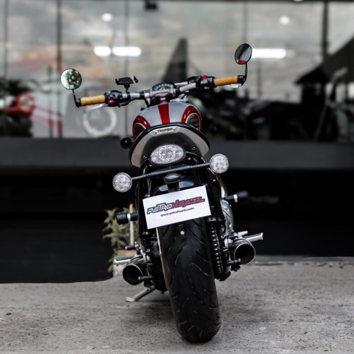 Triumph Bonneville Bobber - Image 4