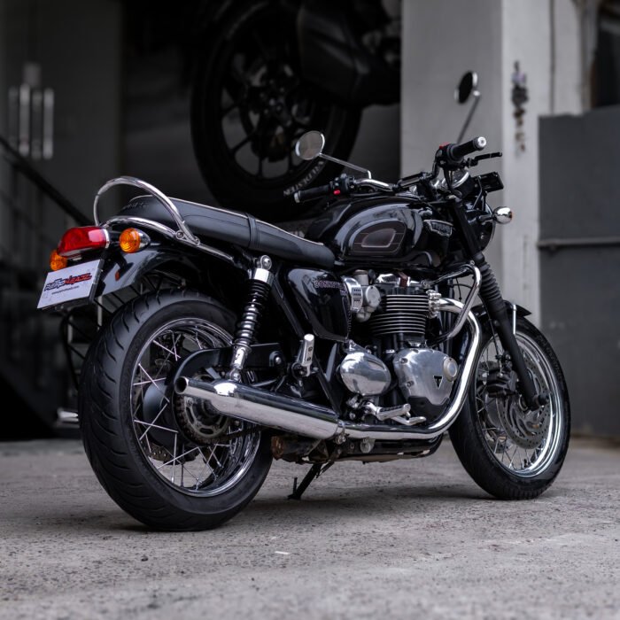 Triumph Bonneville T120 - Image 18
