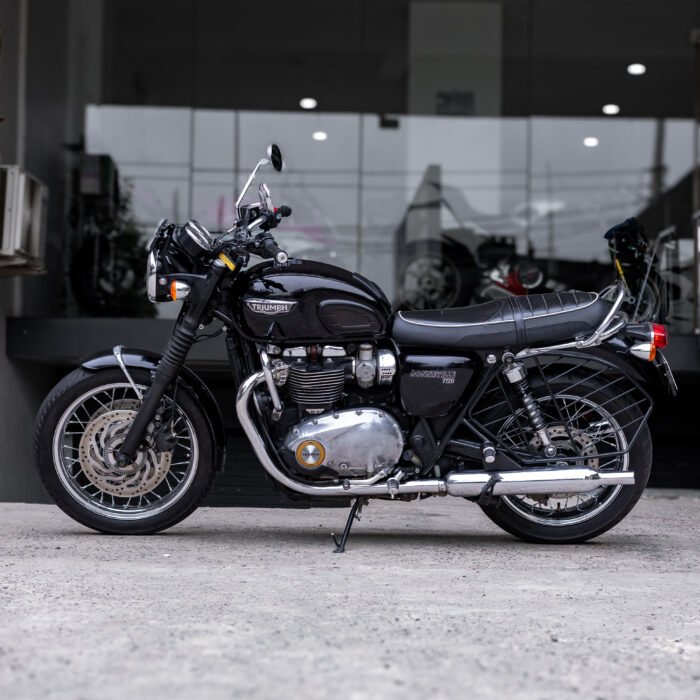 Triumph Bonneville T120 - Image 2