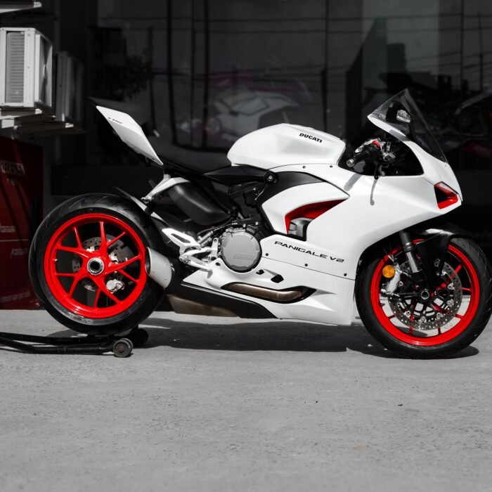 Ducati Panigale V2 - Image 3