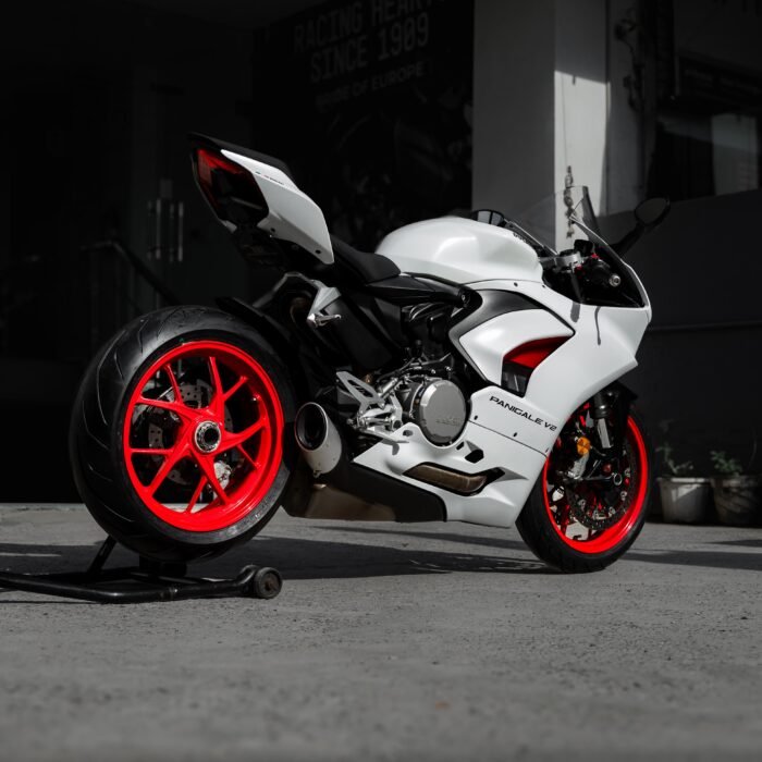 Ducati Panigale V2 - Image 5