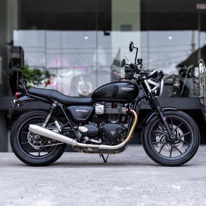 Triumph Street Twin 900 - Image 17