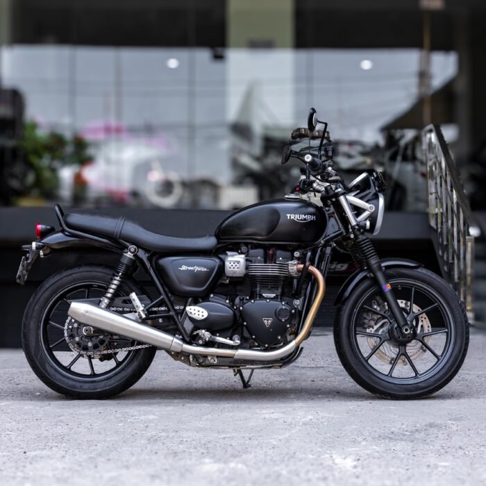 Triumph Street Twin 900 - Image 11