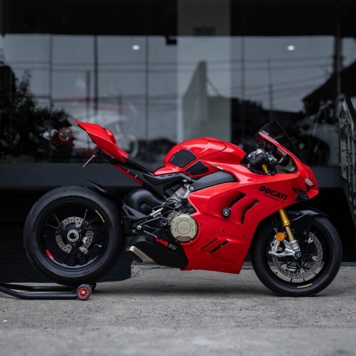 Ducati Panigale V4S by Petroheadz