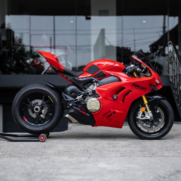 Ducati Panigale V4S by Petroheadz