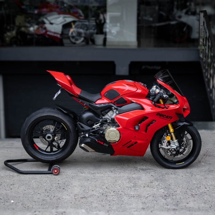 Ducati Panigale V4S by Petroheadz