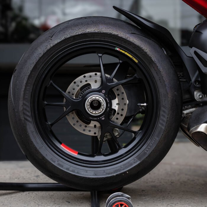 Ducati Panigale V4S by Petroheadz