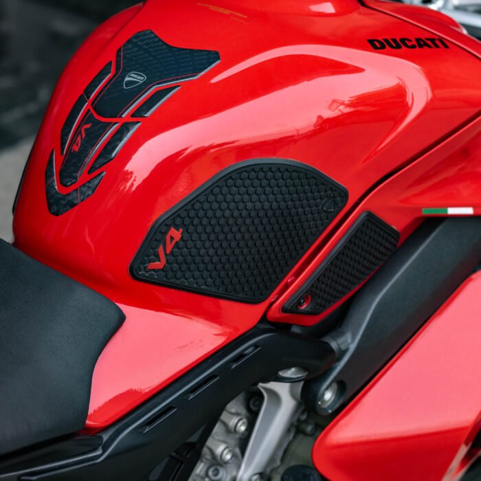 Ducati Panigale V4S - Image 18