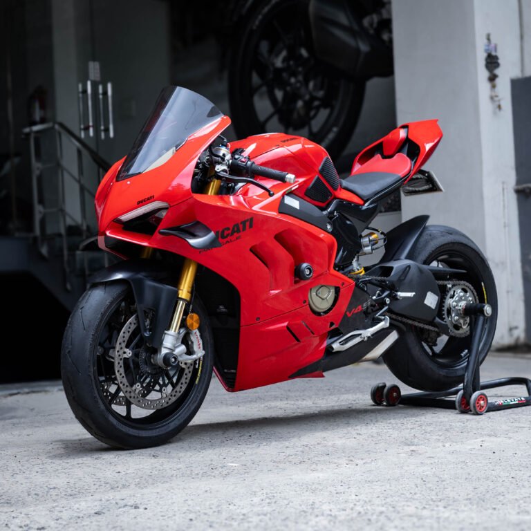 Ducati Panigale V4S by Petroheadz