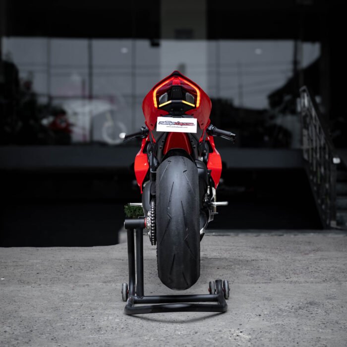 Ducati Panigale V4S - Image 30